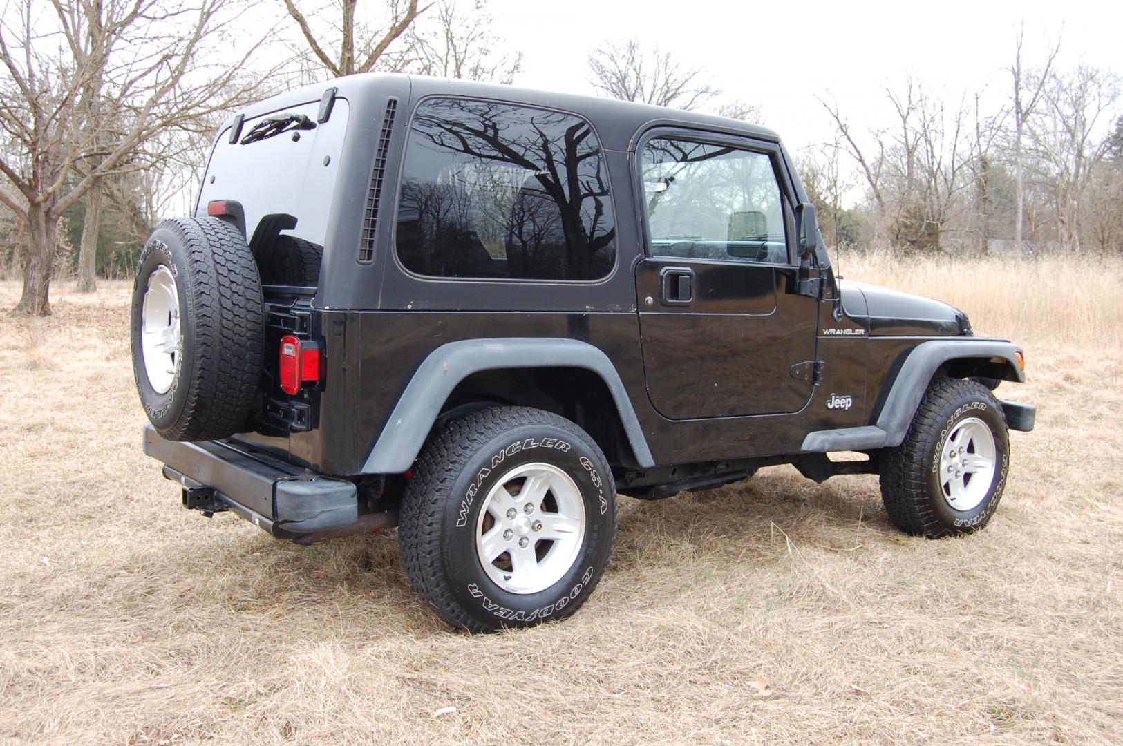 2002 Black /Black cloth Jeep Wrangler SE (1J4FA29P62P) with an 2.5 liter 4 cylinder engine, 5 speed manual transmission, located at 6528 Lower York Road, New Hope, PA, 18938, (215) 862-9555, 40.358707, -74.977882 - Here for sale is a 2002 Jeep Wrangler SE. Under the hood is a good running 2.5 liter 4 cylinder which puts power to 2 or 4 wheels via a nice shifting 5 speed manual transmission with a solid clutch. Features include; Black cloth interior, 3 keys, Air conditioning, AM/FM stereo, Alpine head unit, D - Photo#4